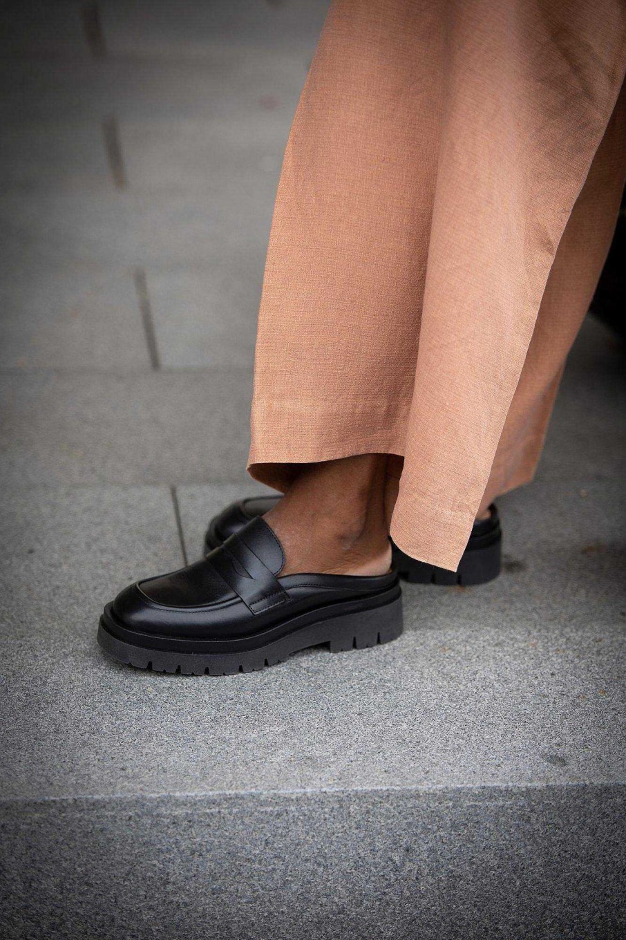 Dam Ten Points Loafers|Sandaler|Slip-in sandaler|Hållbara sandaler | Margaret Slip-In — Svart